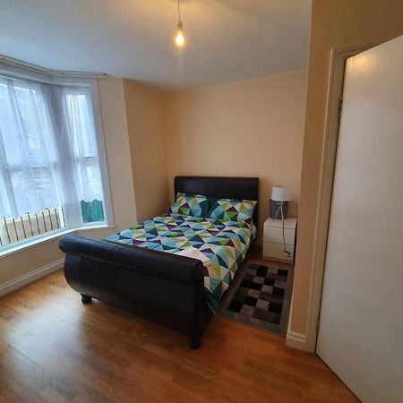 London Zone 2 Three Bedroom Apartment Extérieur photo