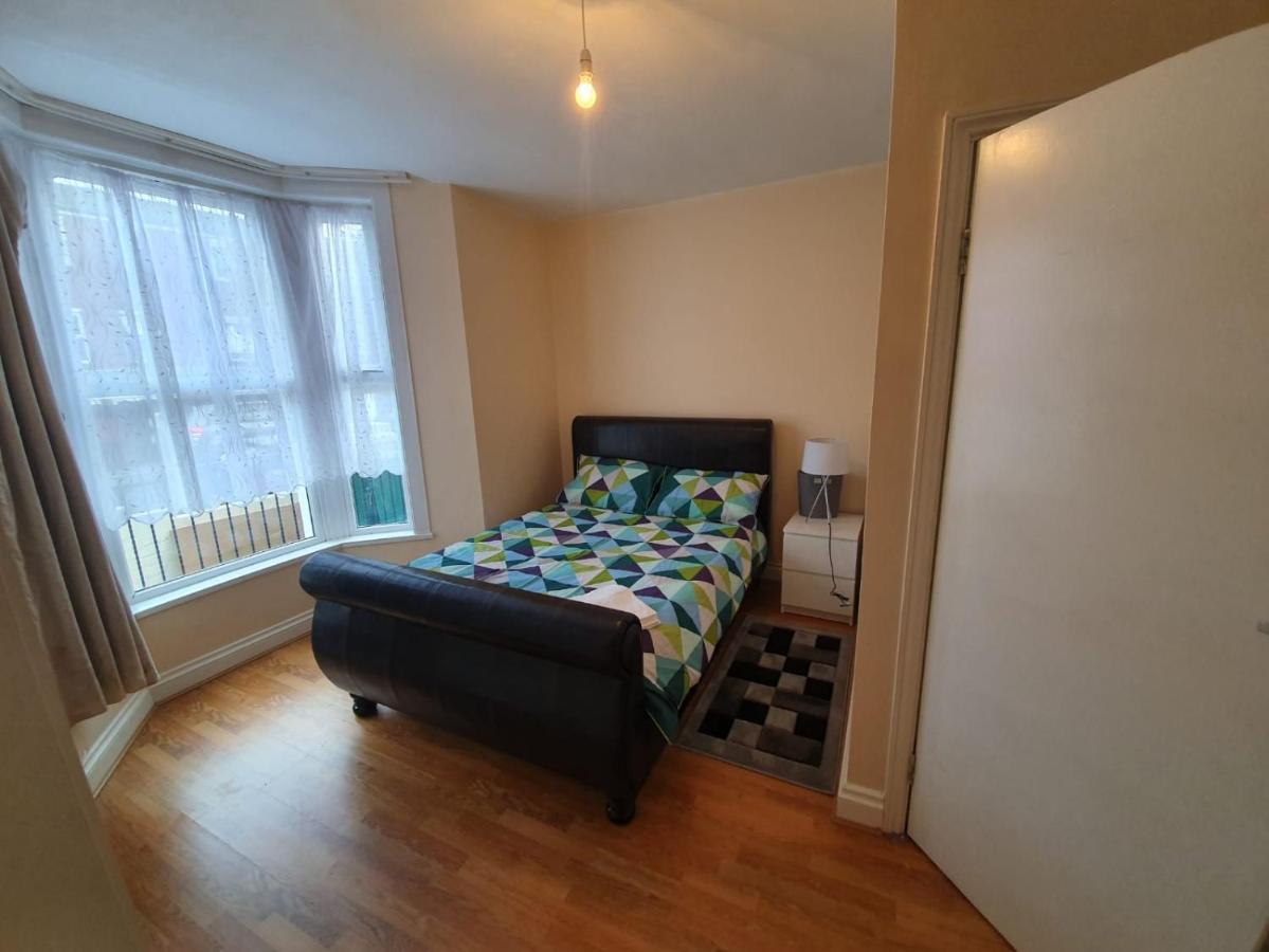 London Zone 2 Three Bedroom Apartment Extérieur photo